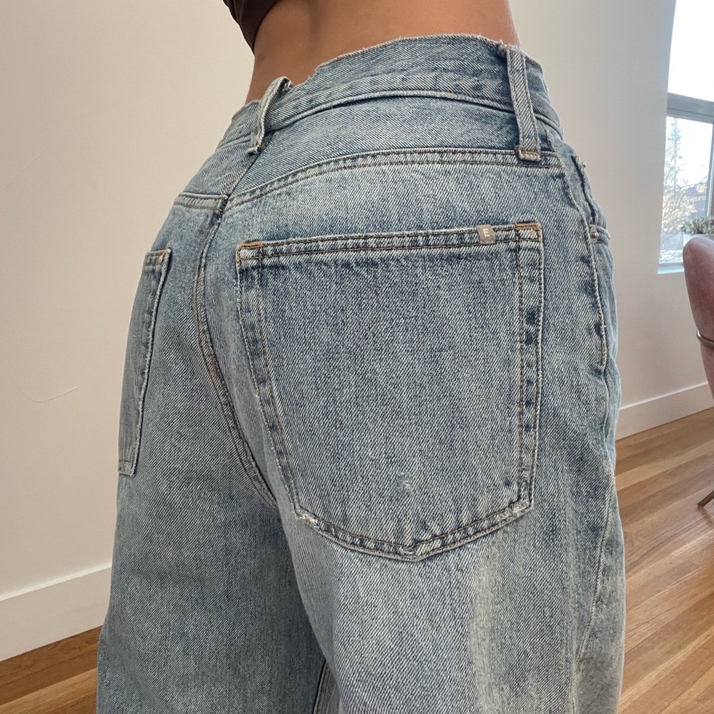 Low Waist size 25 perfect jean 🤍 Model is 5’3 for reference